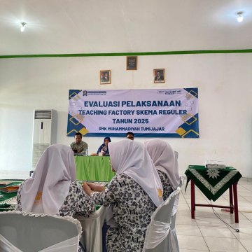 Direktur dan Wakil Direktur Program Vokasi UM Metro Menjadi Guru Tamu pada Program TEFA di SMK Muhammadiyah Tumijajar
