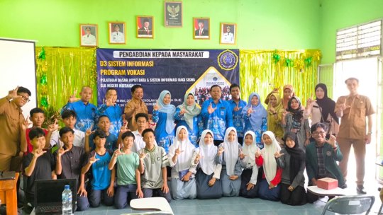 Tak Berhenti di Metro, Program Vokasi D3 Sistem Informasi UM Metro Hadir Membawa Semangat Teknologi ke SLB Kota Gajah