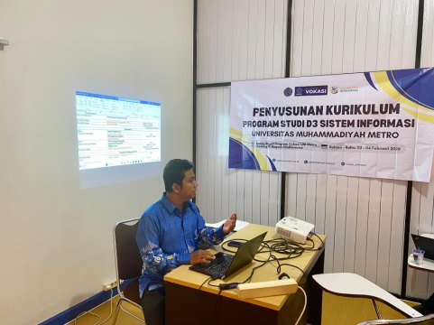 Merancang Masa Depan D-3 Sistem Informasi Lewat Penyusunan Kurikulum Adaptif